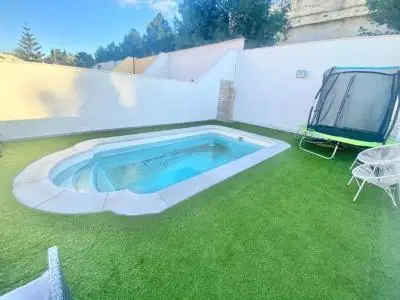Chalet Pareado en Esquina en Malaga