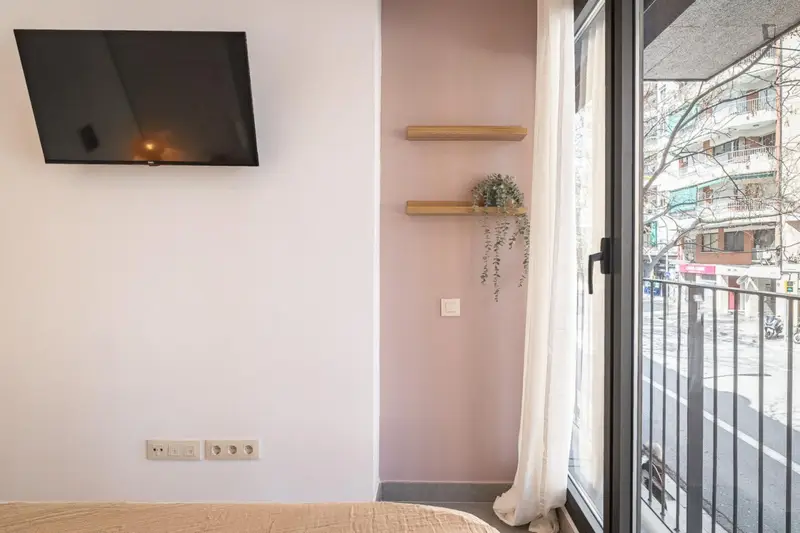 Habitacion Doble con Terraza Privada en Piso Renovado Sants Montjuic