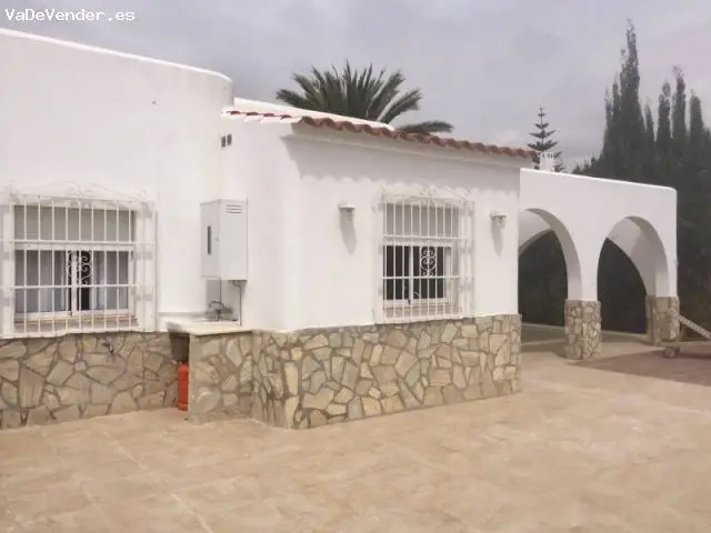 Chalet con Piscina Privada en Vera Playa a 150m de la Playa
