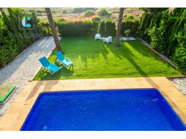 Villa con Piscina Privada en Cala Flores Alquiler Vacacional