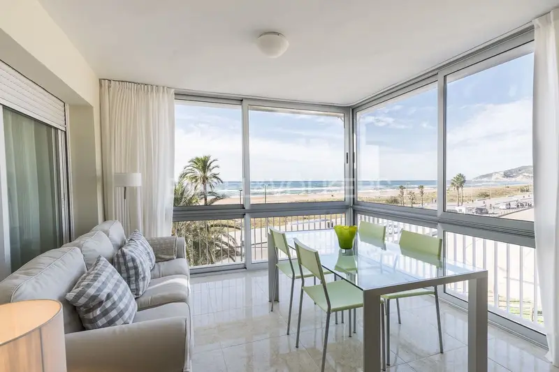 Apartamento en Castelldefels con Vistas al Mar