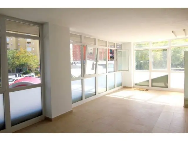 Entreplanta Comercial Junto Corte Ingl	 es Badajoz 95m2