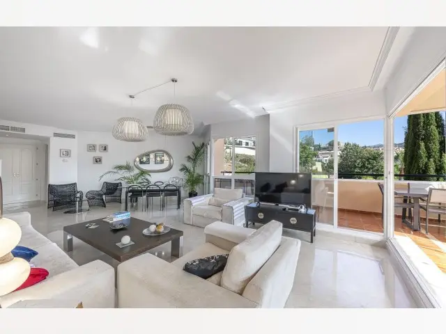 Piso de 3 Dormitorios en venta Elviria, España