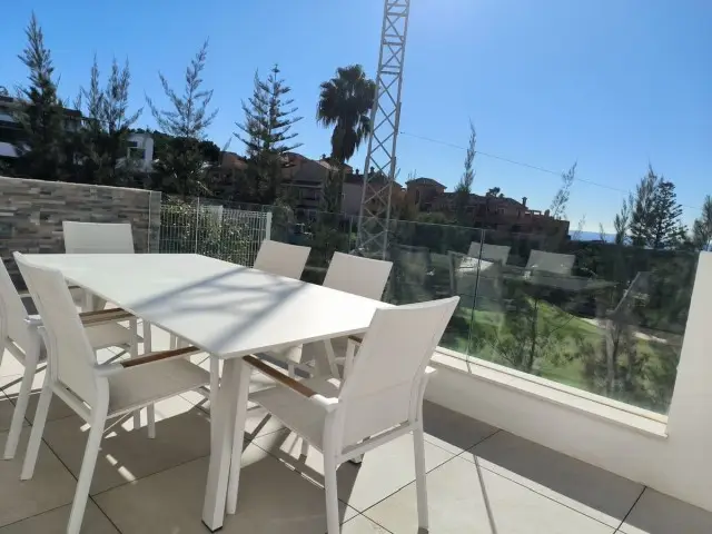 Atico 3 Dormitorios Cabopino Beach Cerca Campo Golf Vistas Verdes