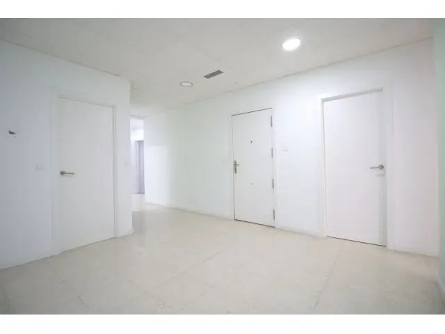 Entresuelo Comercial Reformado 180m2