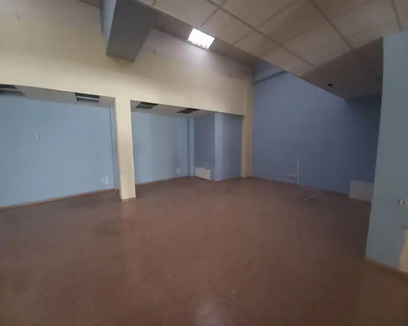 Local en venta en Corts Catalanes Lleida 163m2