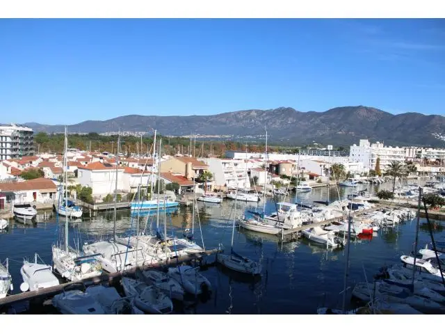 Apartamento en Venta en Roses Girona Cerca de la Playa
