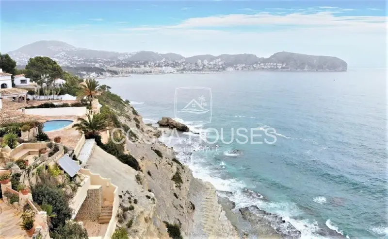 Villa de Lujo en Moraira con 5 Dormitorios y Vistas al Mar
