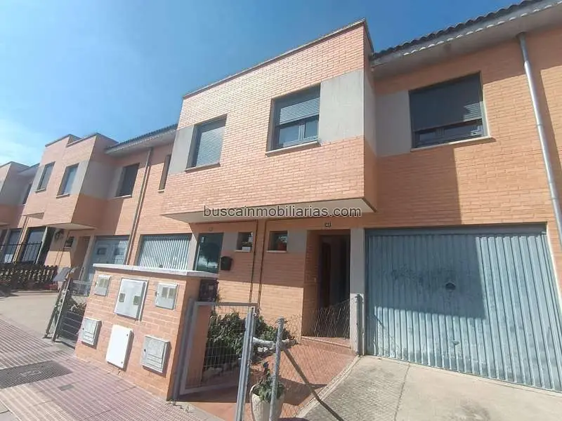 Chalet Adosado en Venta en Cigales