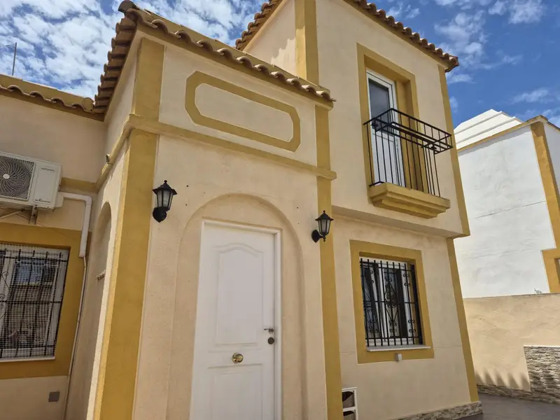 Venta Adosado de 2 habitaciones en Carrefour, Torrevieja - Ref: C19-2404