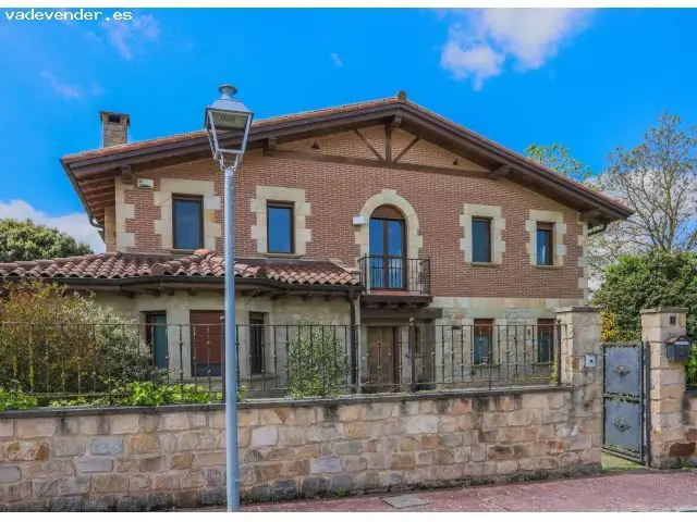 Casa Singular Condado Treviño Burgos 2 Edificios 2000m2