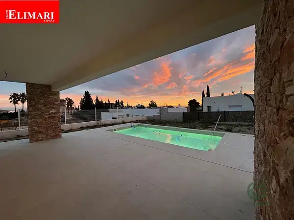 Villa de Lujo en Alcanar Playa con Piscina y Garaje
