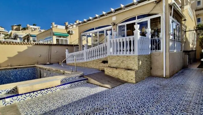 Villa 3 Dormitorios Los Altos Piscina Privada