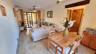 Apartamento en Desert Springs con Jardin Privado y Piscina