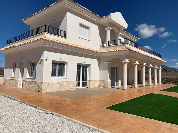 Villa 5 Dormitorios Pinoso Nueva Construccion Piscina