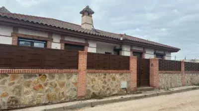 Chalet en venta en Calle de los Tulipanes, 8