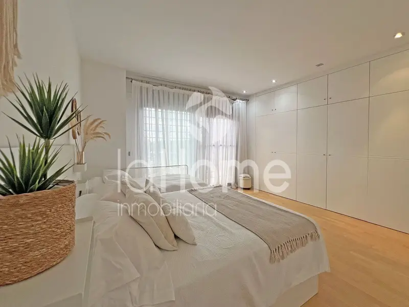 Pareado Moderno en Venta La Pobla de Vallbona con Piscina