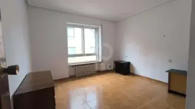 Piso en Venta Trobajo del Camino 3 Dormitorios Garaje Jardin