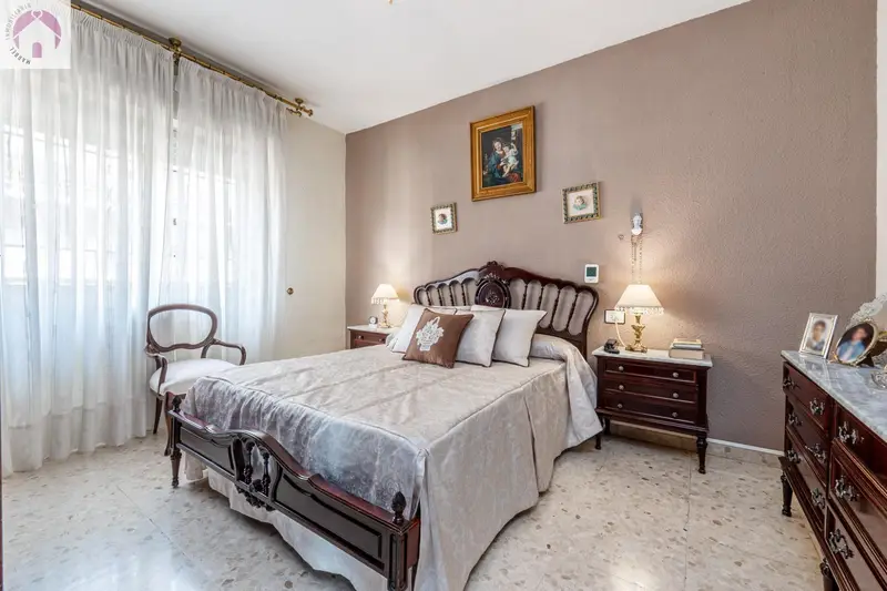 Venta Piso Centro Granada Plaza de Gracia 5 Dormitorios 173m2 Garaje