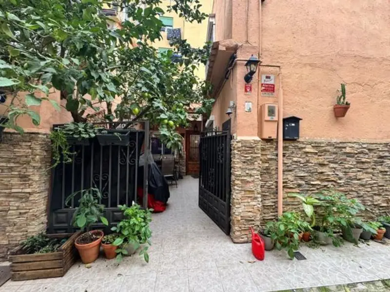 venta Chalet en El Camp de l'Arpa del Clot, Barcelona (49209973166.103700)- Globaliza