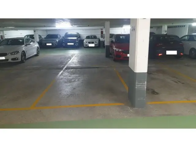 Plaza De Parking En Pza Prebostes