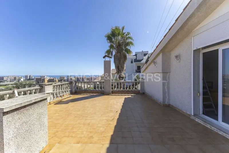 Chalet en venta en Santa Susanna con vistas al mar