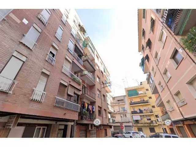 Se Vende Piso Okupa en Canovelles para Inversores