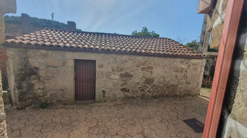 Casa en Quintela de Leirado con 2 habitaciones y construcción independiente