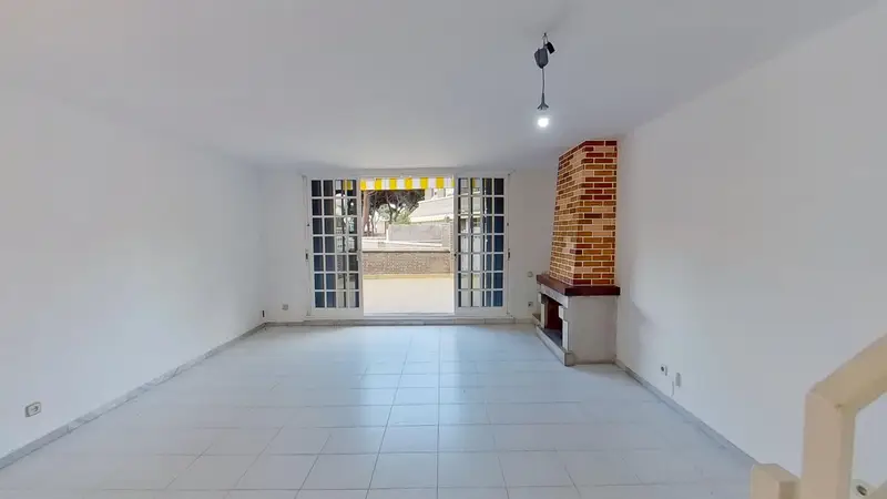 Adosado con Chimenea en La Pineda Castelldefels Cerca de la Playa