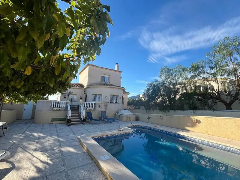 Villa en Venta Castalla 4 Dormitorios Piscina Privada