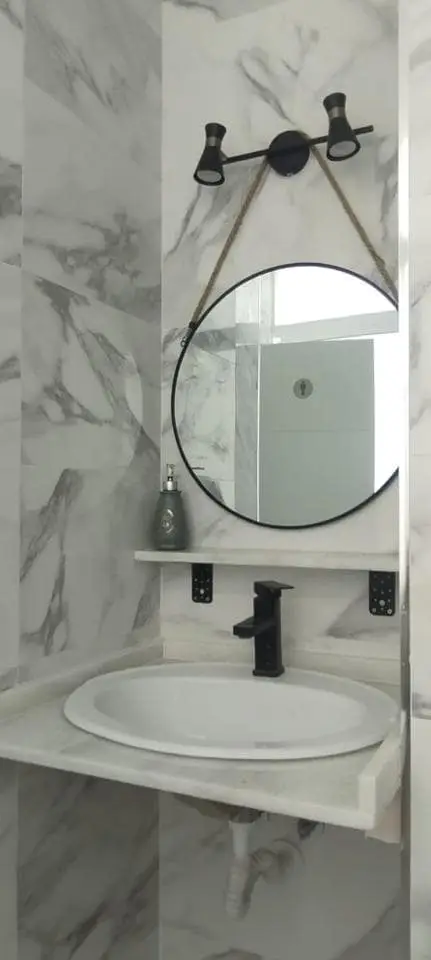 Piso en venta en el casco histórico de Cádiz 9 habitaciones 2 baños