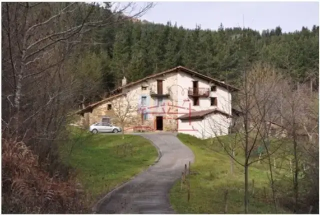 Caserio en Mallabia con terreno de 70000m2