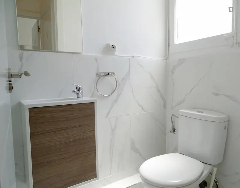 RH18 R4 Habitacion Doble con Galeria y Baño Semiprivado
