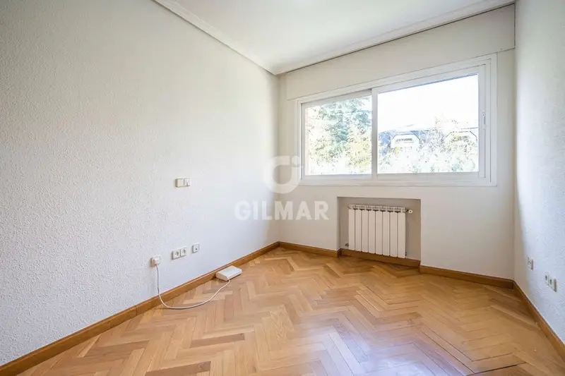 Pareado de Lujo en Conde Orgaz Madrid 5 Dormitorios Piscina Privada