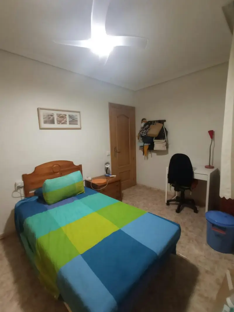 Habitacion amueblada Murcia centro Chica responsable