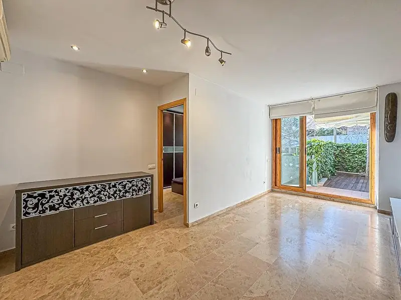 Planta Baja en Sitges con Jardin Privado y Cerca de la Playa