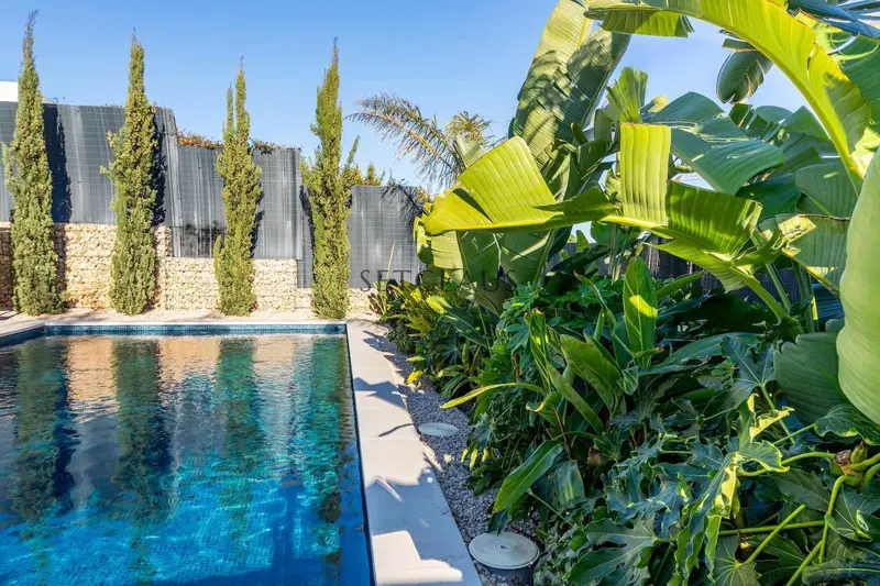 Chalet en venta en Premià de Dalt con vistas al mar y piscina