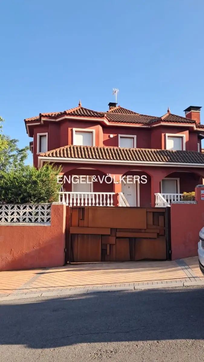 Chalet en Alquiler Colmenar Viejo 4 habitaciones 4 baños Piscina Privada