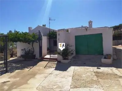Casa Rural en Antequera con 4 Dormitorios y 29000m2 de Terreno