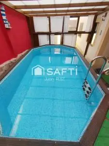 Casa con Piscina Cubierta y Patio en Camino de Santiago de Madrid