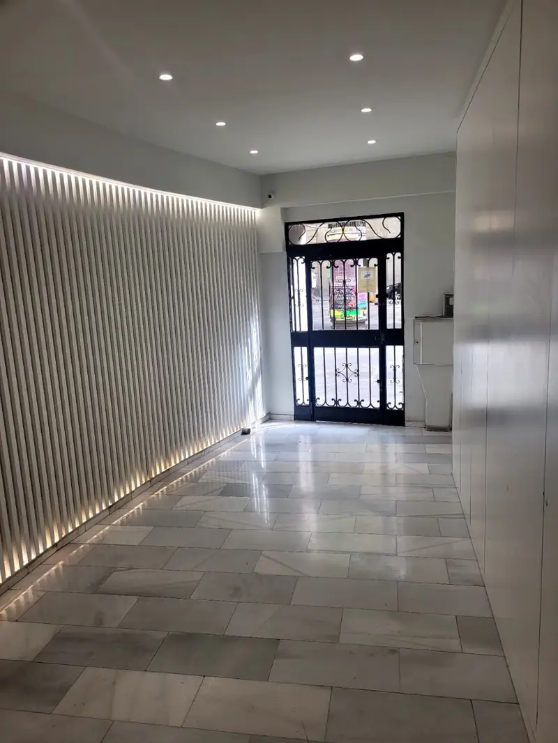 Piso reformado en Las Ramblas, 2 hab., balcón, aire acondicionado y ascensor. Finca histórica en el centro de Barcelona.  