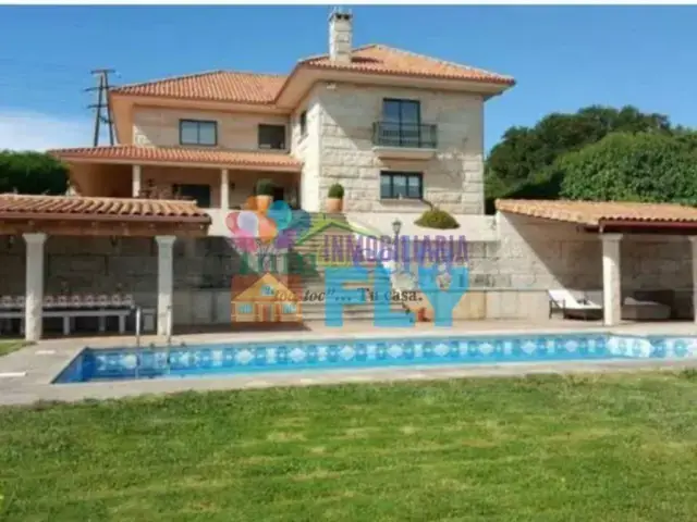 Chalet de Lujo en Venta 7 habitaciones 3 baños Piscina Garaje