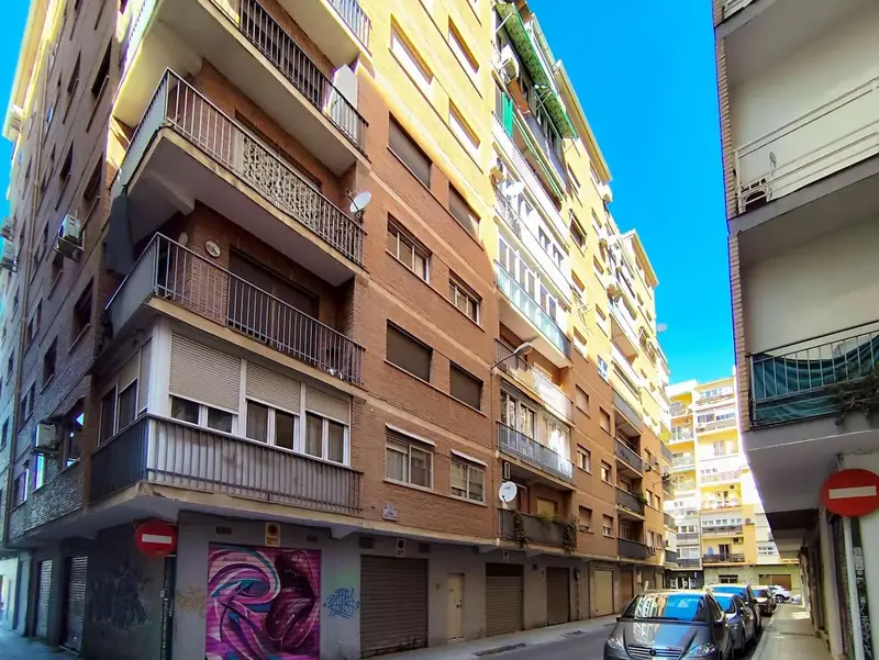 Piso en Venta Granada 4 Dormitorios 2 Baños Cerca Parque Lorca