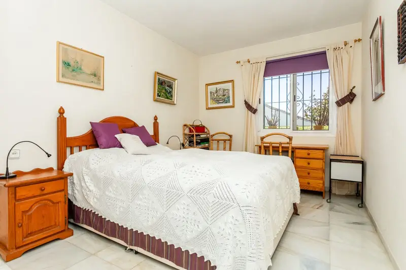 Chalet en Calahonda con Piscina y Jardin Privado