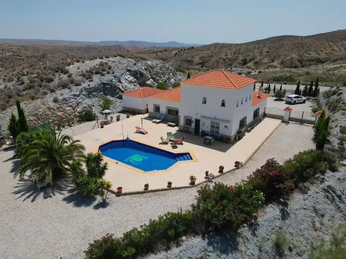 Villa de Lujo 4 Dormitorios Piscina Privada Vistas al Campo