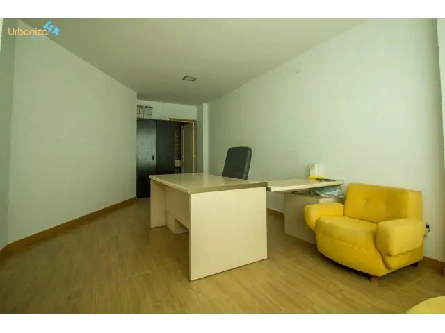 Local Comercial Reformado 290m2 Vado Garaje Badajoz