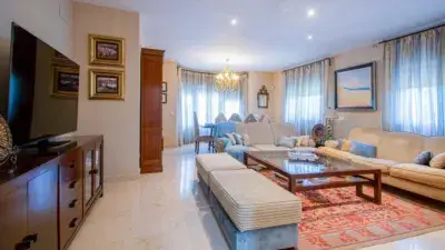 Chalet en Gines 358m2  2 plantas  piscina jardin