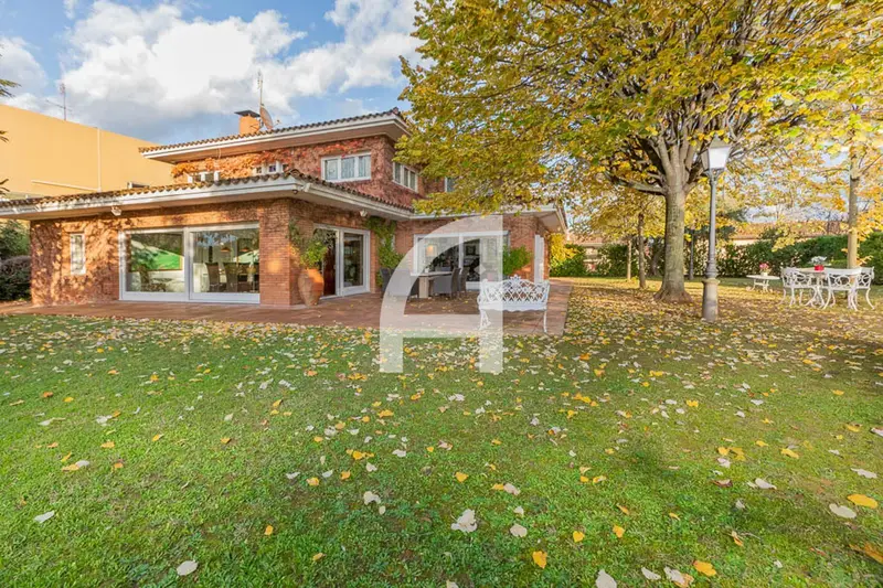 Casa en venta en Girona Palau 388m2 Jardin Garaje
