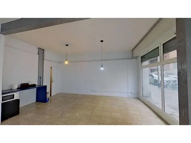 Local Comercial Esquinero 40m2 Dos Escaparates