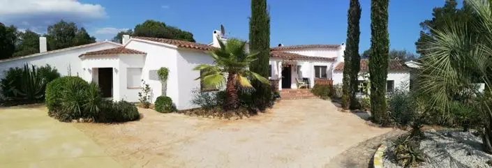 Villa de 12 Dormitorios en Venta